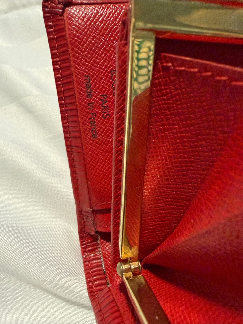 LV Epi Red Textured Women's Wallet Leather with kiss-lock - Picture 12 of 13